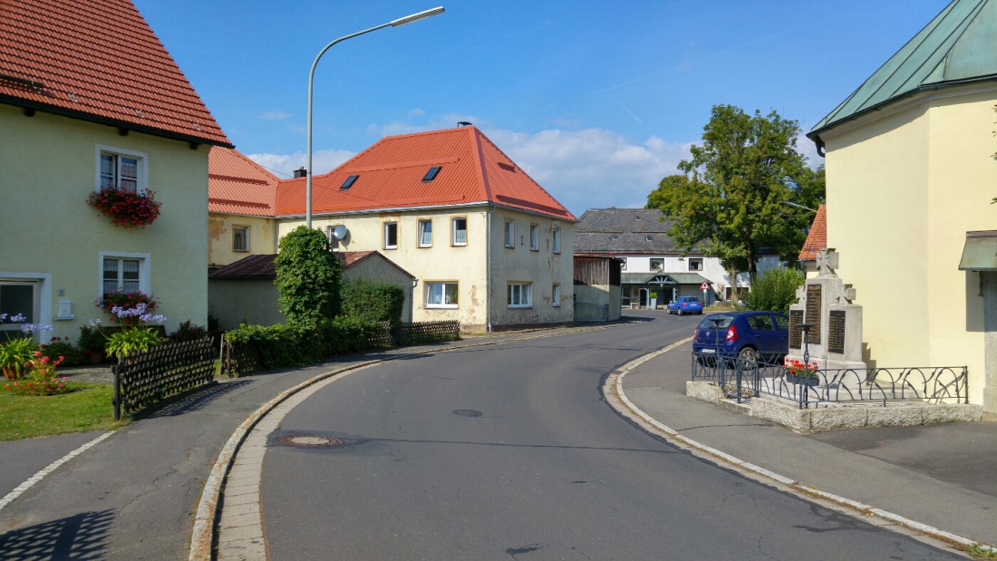 Foto: Martin Zehrer - Ortseinfahrt Riglasreuth 