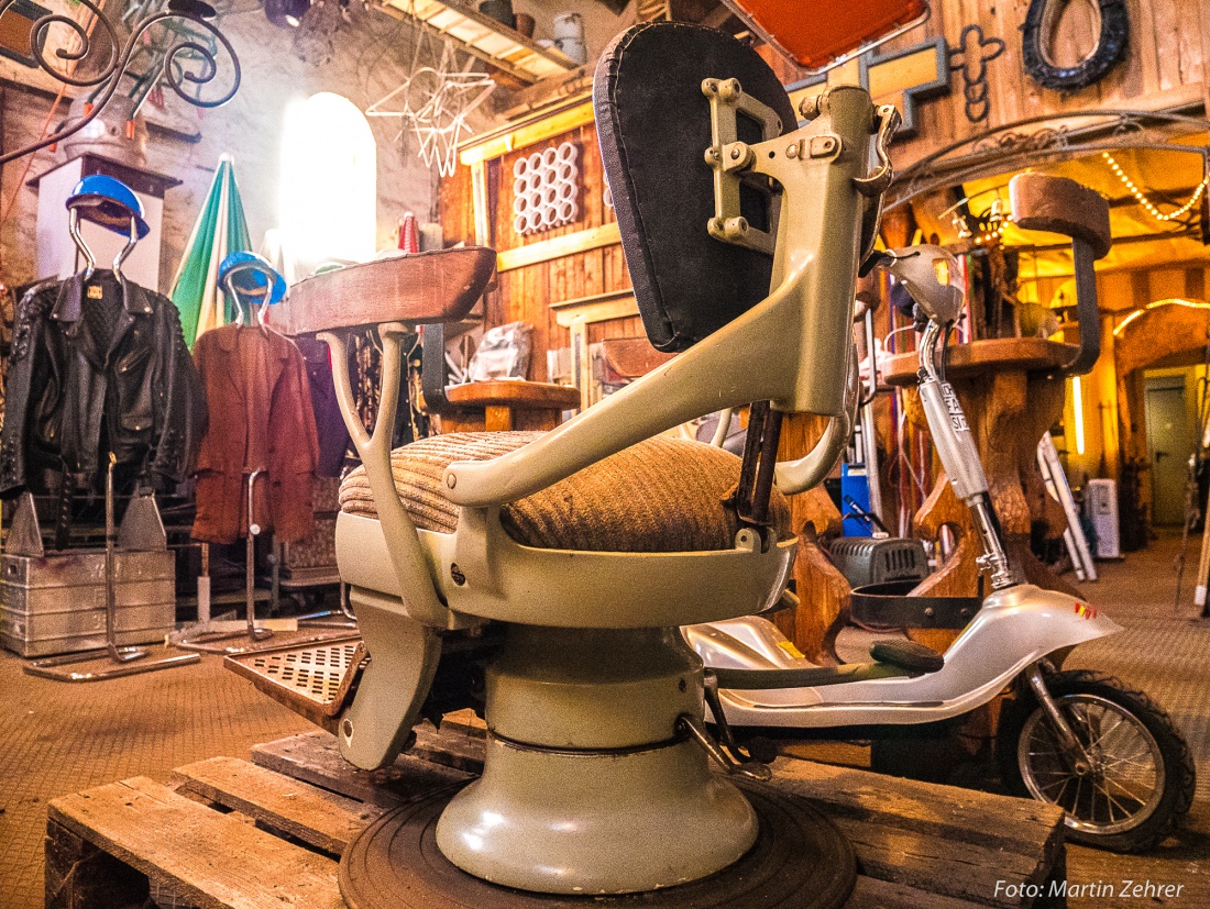 Foto: Martin Zehrer - Ein alter Friseur-Stuhl, stammend aus einem Friseur-Geschäft aus Pressath. <br />
<br />
Gesehen beim Antiquitäten-Händler Turbanisch aus Kemnath 
