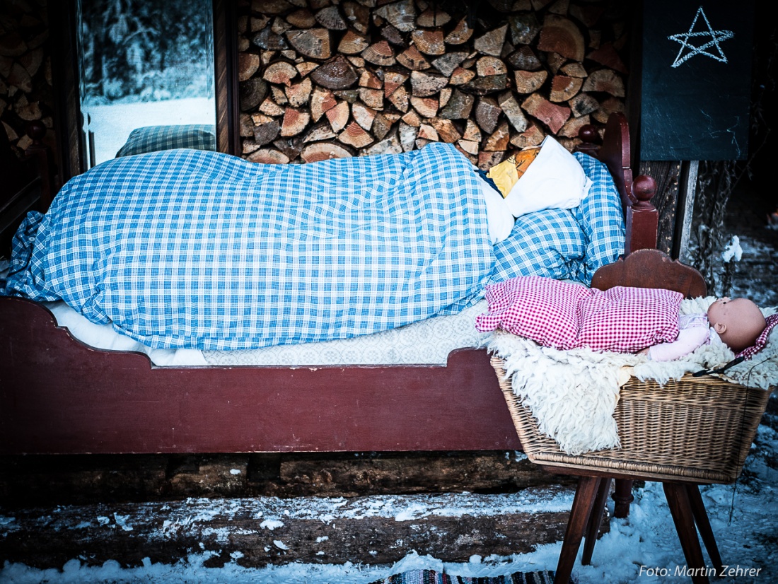 Foto: Martin Zehrer - Ein Schlafzimmer an der Glasschleif bei Pullenreuth!! Hier wird den Besuchern der Rauhnacht eine Sage der Drud vorgespielt. 