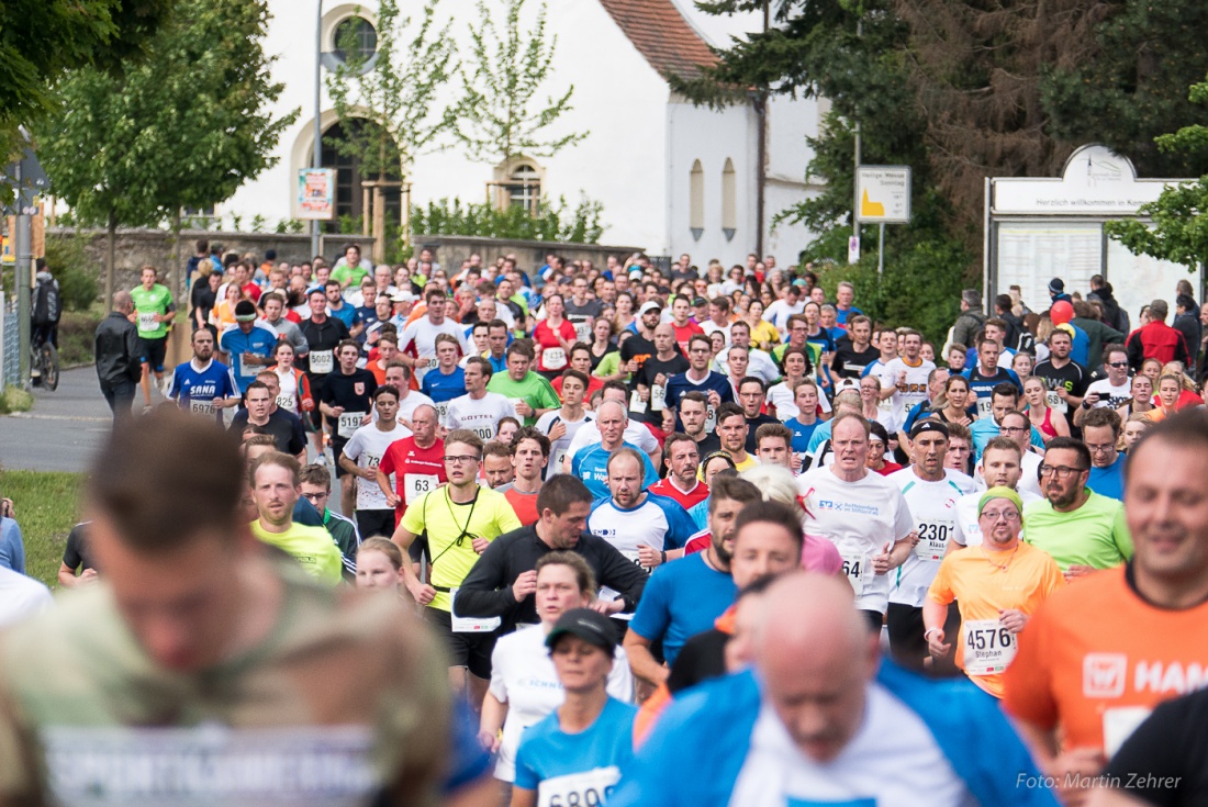 Foto: Martin Zehrer - Nofi-Lauf 2017: Start am Stadtplatz und Ziel beim Siemens... 5,9 Kilometer durch Kemnath und rund herum. Mehr als 8000 Teilnehmer fanden sich in Kemnath zusammen um die S 