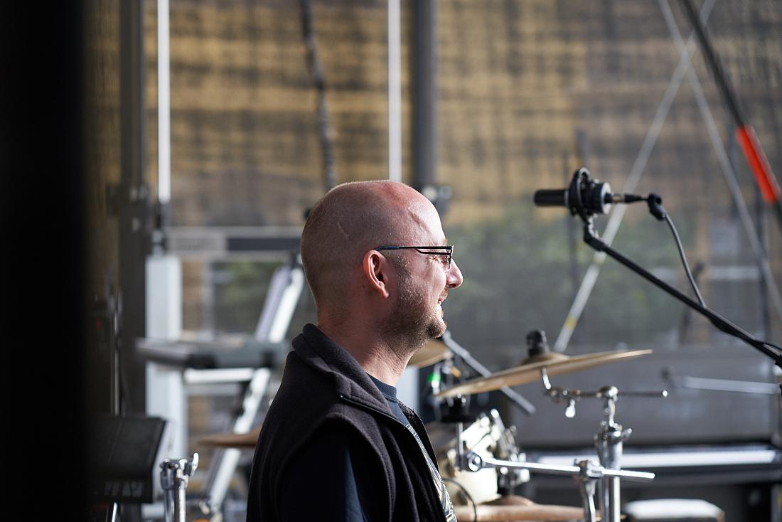 Foto: Martin Zehrer - Jubiläumsfestival der Troglauer in Kemnath... <br />
Roy erwischt beim Bühnen  Check 