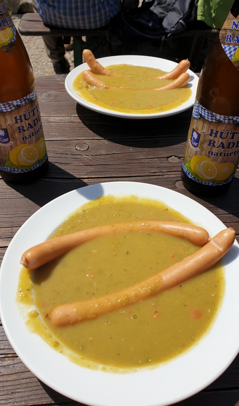 Foto: Martin Zehrer - Aufstieg zum Ochsenkopf...<br />
<br />
Nach ca. 2 Kilometer und ca. 50 Minuten lockerem Aufstieg belohnten wir uns mit einer Erbsen-Suppe inkl. Wienerler ;-) 