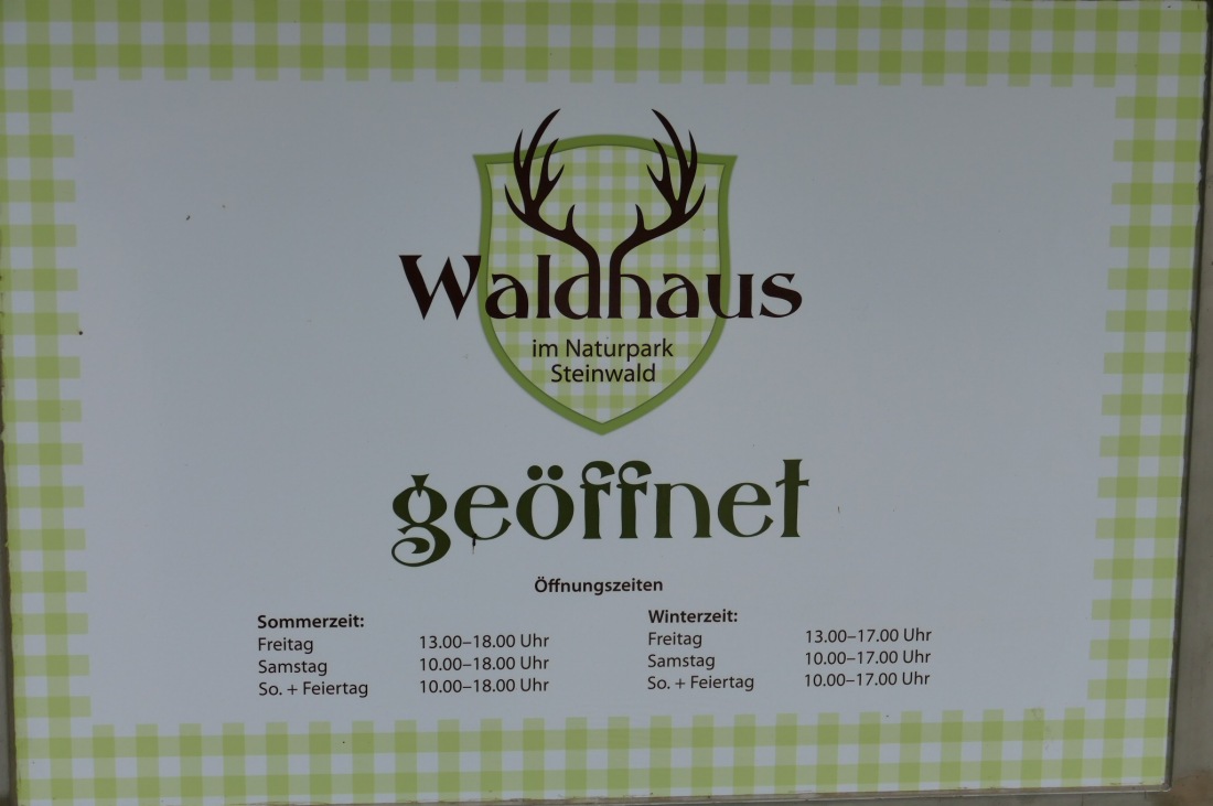 Foto: Martin Zehrer - Wandern im Steinwald <br />
<br />
Öffnungszeiten Waldhaus 