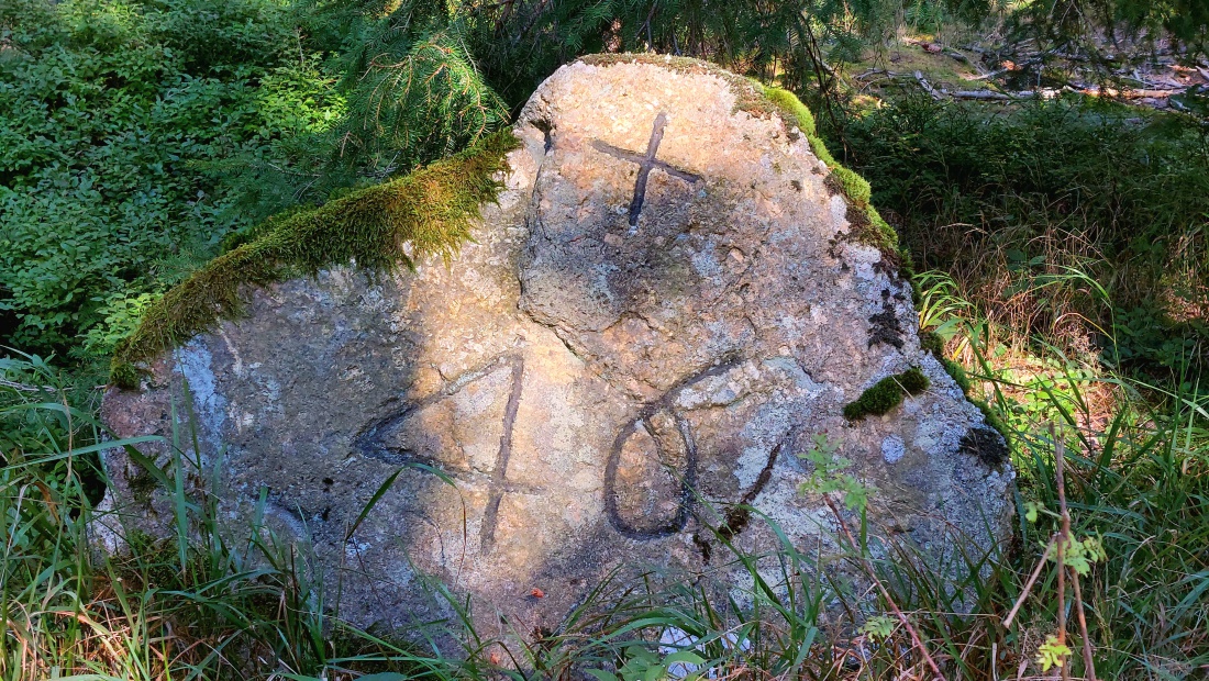 Foto: Martin Zehrer - Geheime Zeichen?<br />
<br />
Dieser Stein liegt am Wegesrand zum Ochsenkopf hoch.  