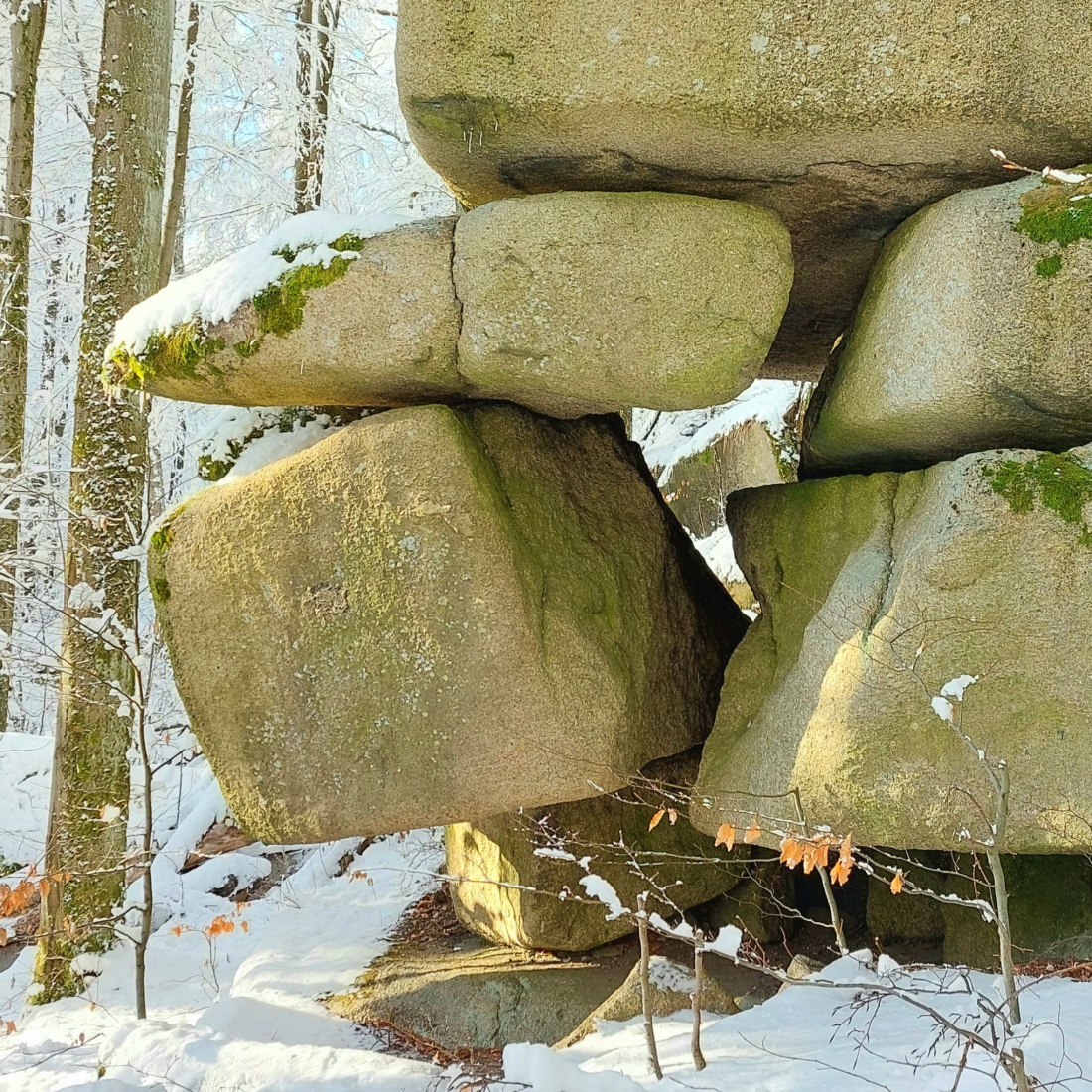 Foto: Martin Zehrer - Wunderschöne Winterzeit am 13. Dezember 2022, am Waldstein.<br />
<br />
Es war ein extrem sonniger, klarer Tag am Waldstein im Fichtelgebirge.<br />
Die Temperatur ging von Früh -16 Gr 