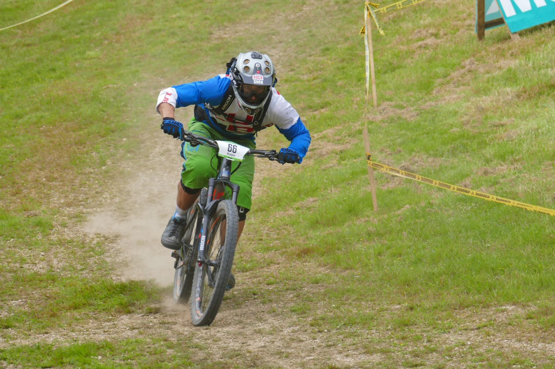 Foto: Martin Zehrer - Den Ochsenkopf hinunter rasen ;-)<br />
<br />
Heute ist Training und Startplatz-Rausfahren für morgen. Dieser Lauf zählt zur Enduro one Serie und wird auf der Downhillstrecke am O 