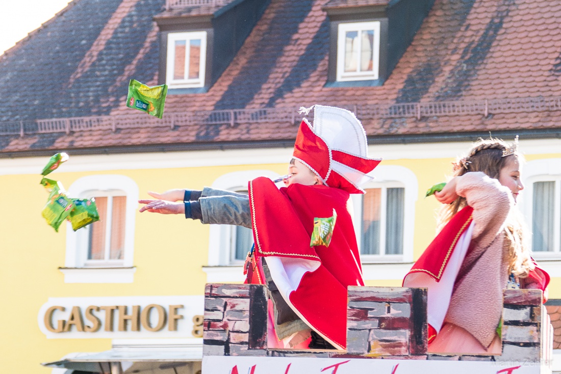 Faschingszug durch Waldeck 2026 - WCV Helau!!!

Am 15. Februar 2026 war es wieder soweit. Tausende Besucher jubelten den Narren zu, das Wetter wurde wie bestellt, wunderschön. Die Sonne strahlte und alle Menschen waren voller Faschings-Laune. WCV Helau!!!!
