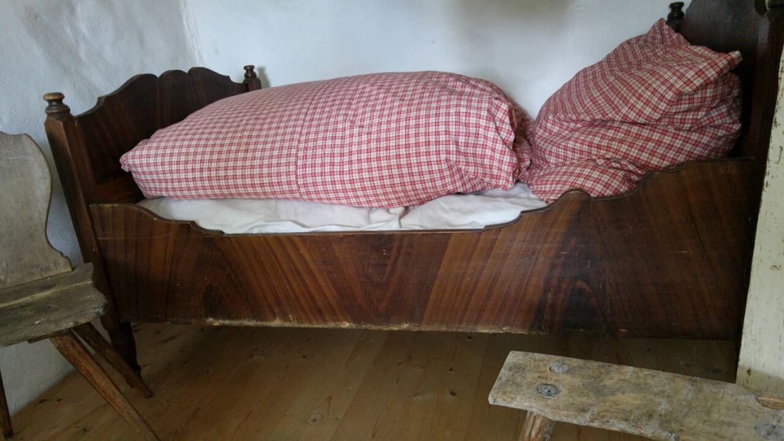 Foto: Martin Zehrer - Ein Bett von früher, gesehen im alten Gehöft Grassemann am Ochsenkopf 