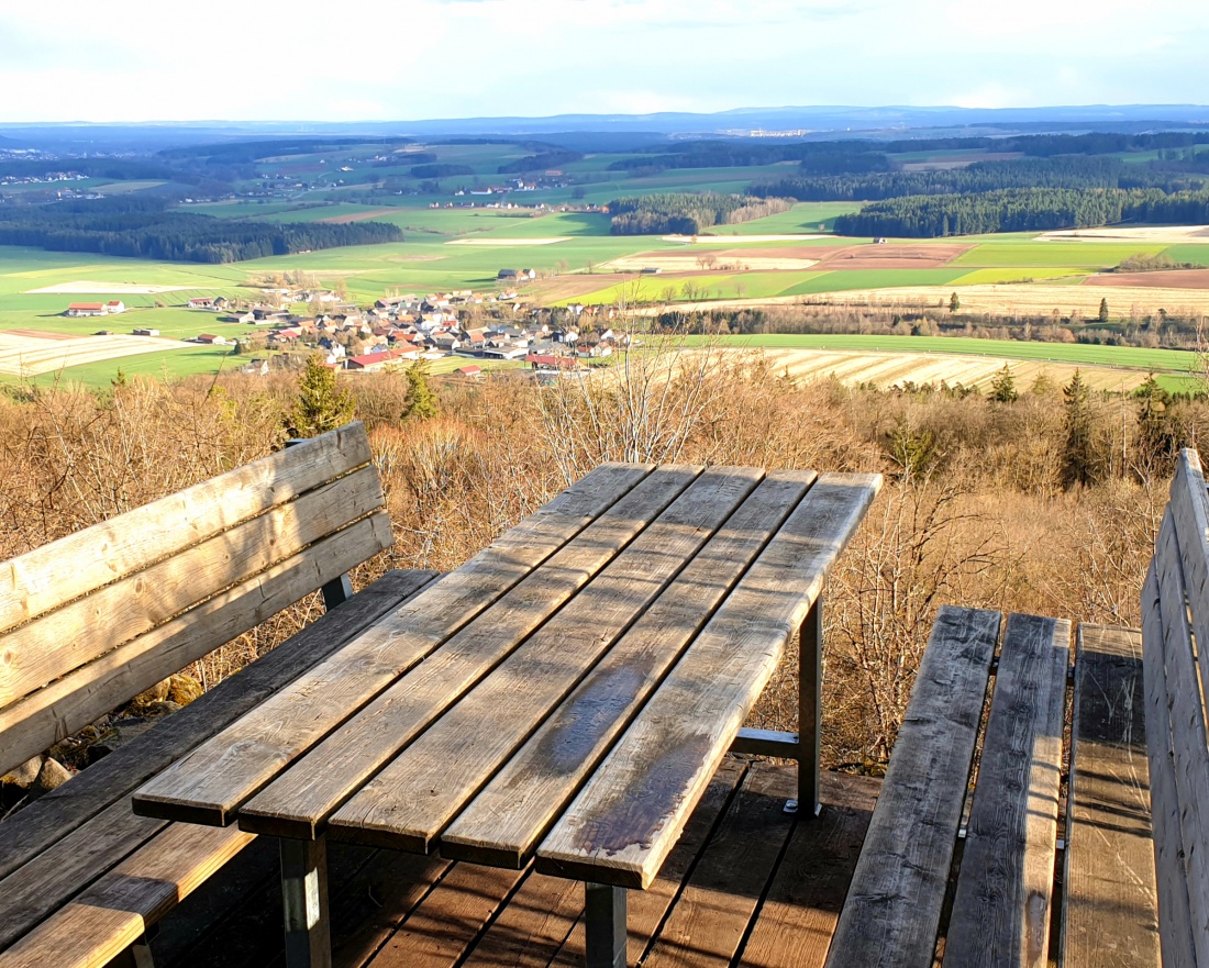 Foto: Martin Zehrer - Die Aussicht ist überwältigend. <br />
Befindet man sich etwas unterhalb des Aussichts-Turms auf dem Rauhen-Kulm, kann man rund herum das gesamte Tal bis zum Horizont überblic 