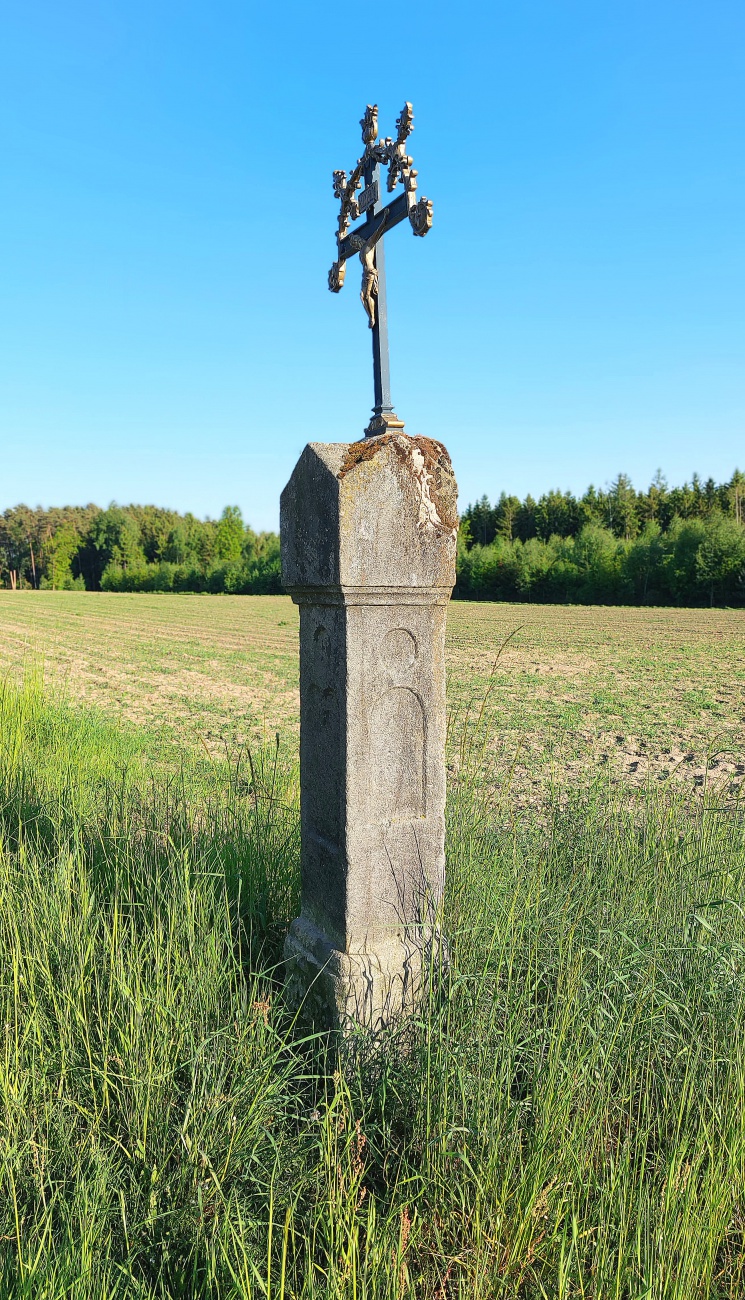 Foto: Martin Zehrer - Dieses Feldkreuz steht zwischen Kötzersdorf und Immenreuth, an einer Feldweg-Kreuzung. 