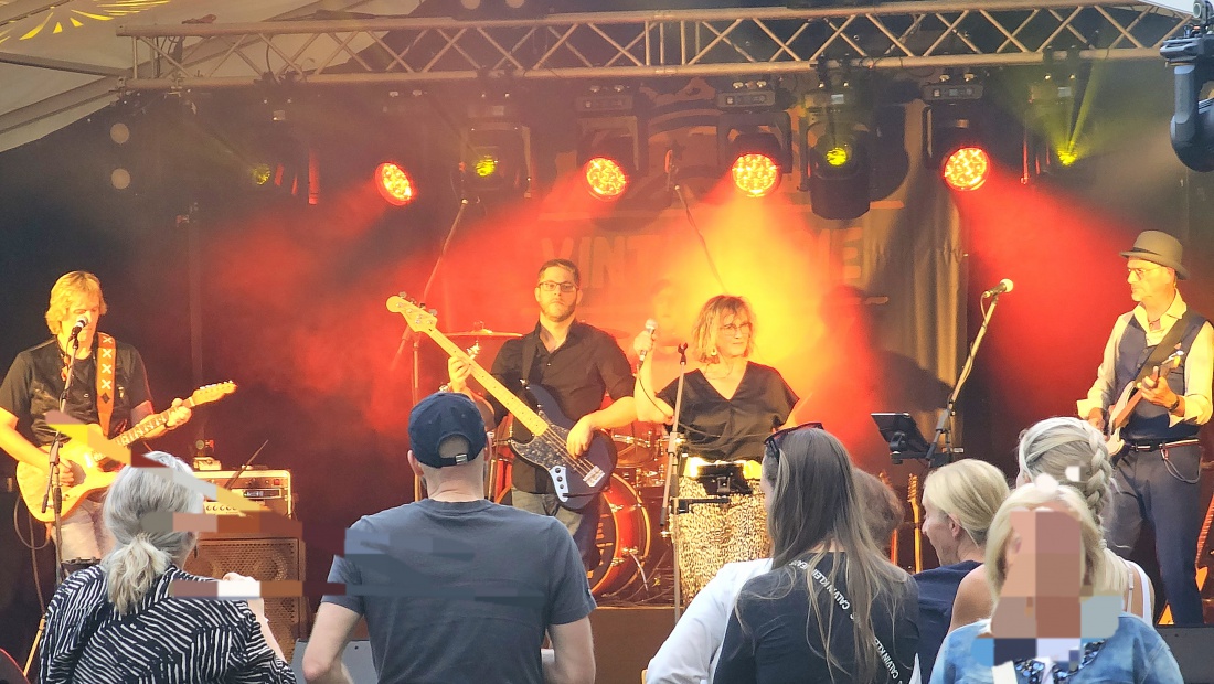 Perfekte Stimmung am Eisweiher in Kemnath. 
Sehr gut besucht und bestens organisiert, so konnte man die Rockklassiker der Band Vintage Pie genießen.