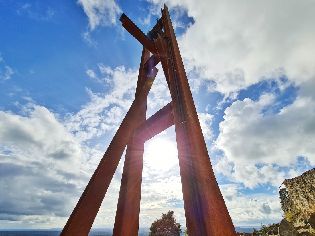 Foto: Jennifer Müller - Mal aus einem etwas anderen Blickwinkel... Der Schlossberg bei Waldeck 