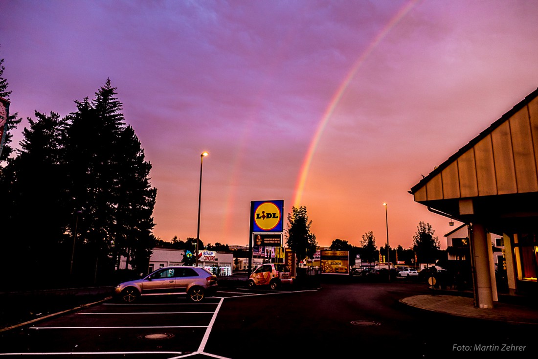 Foto: Martin Zehrer - Regenbogen mit kräftigen Fundamenten. Interessant ist die Tatsache, dass es an diesem frühen Morgen   nicht geregnet hat. 