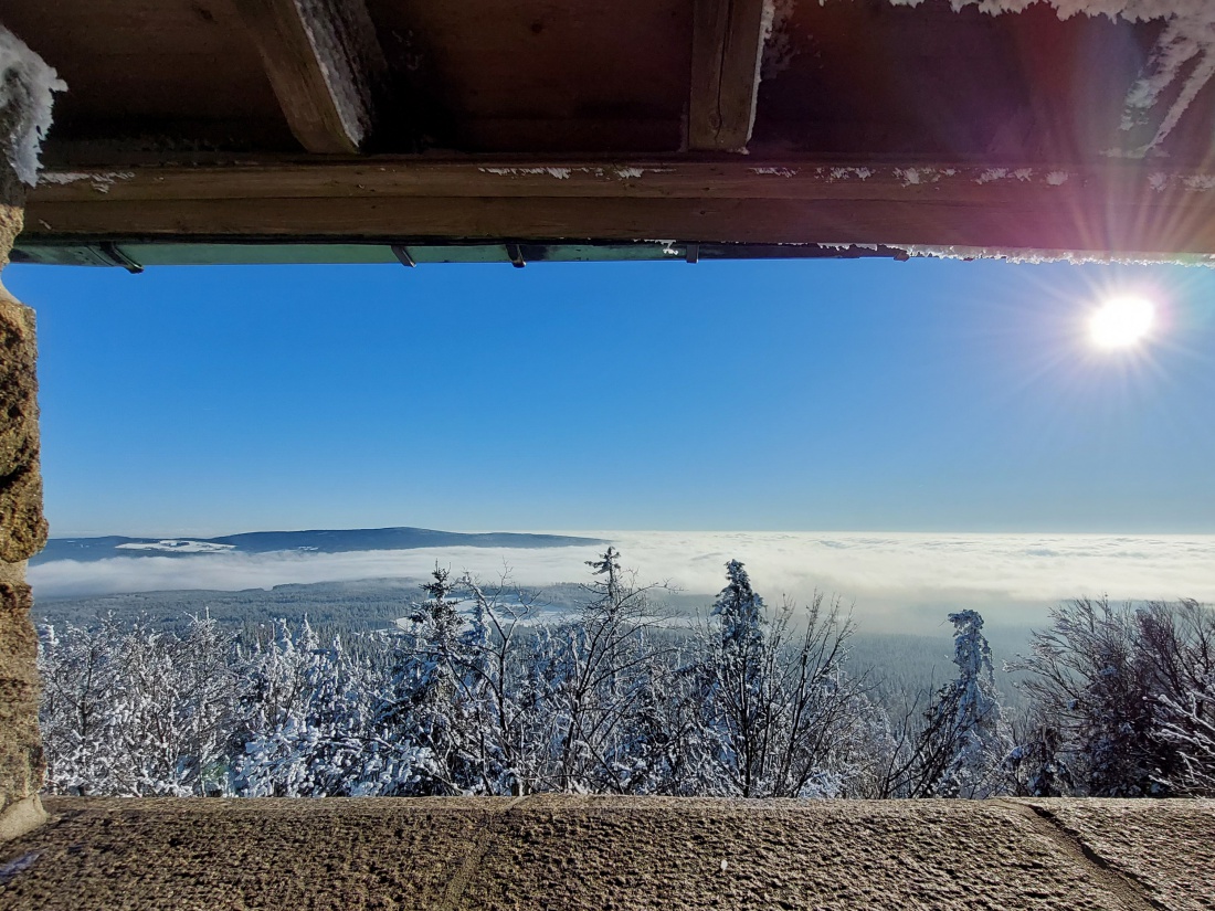 Foto: Martin Zehrer - Kösseine-Wanderung in den Sonnen-Himmel hinauf!<br />
Seit Tagen und Wochen herrscht trübes bzw. nebeliges Wetter. Am Freitag, den 14. Januar 2022 packte mein Mäuschen den Ruc 