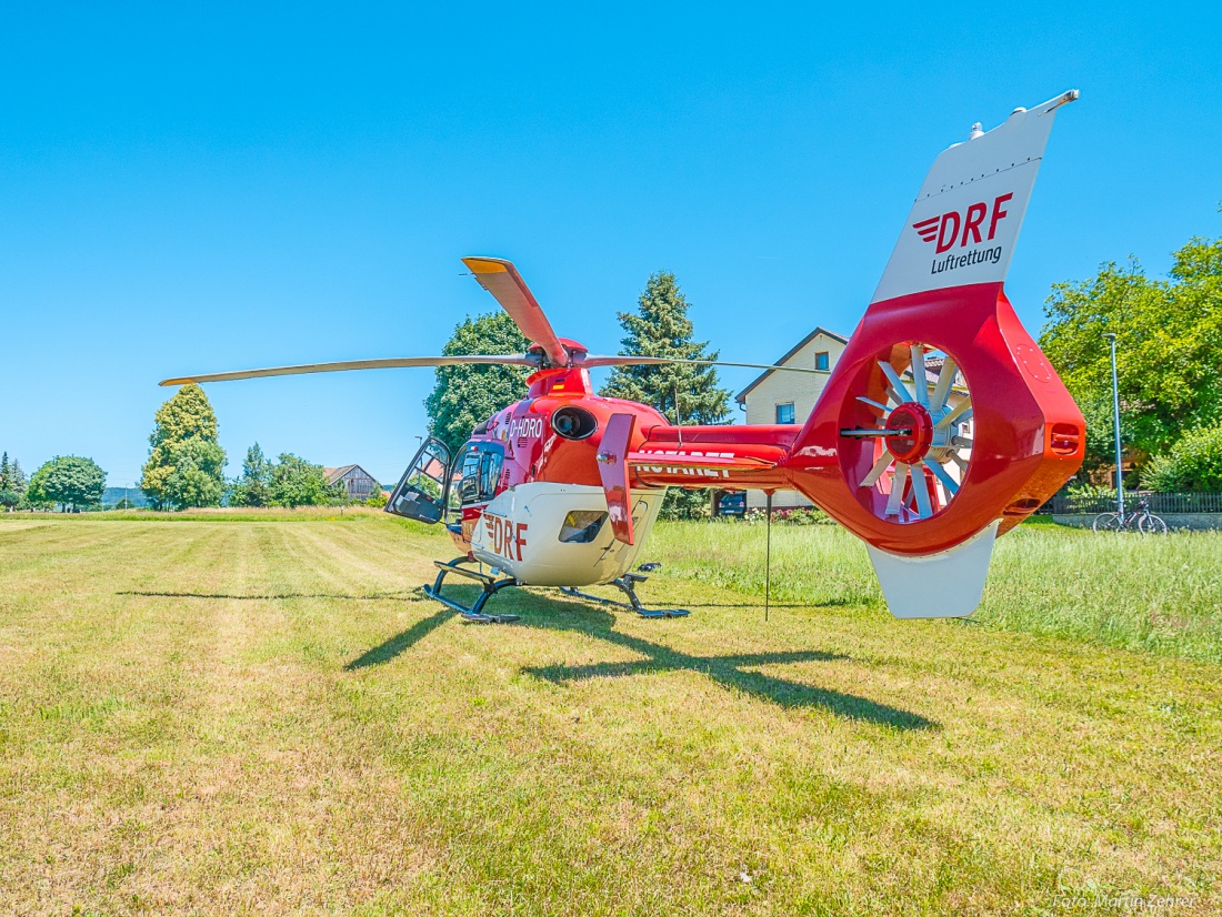 Foto: Martin Zehrer - Ein Hubschrauber der Luftrettung bei Kulmain...<br />
<br />
Radtour von Kemnath nach Waldershof, quer durch den Kösseine-Wald... 