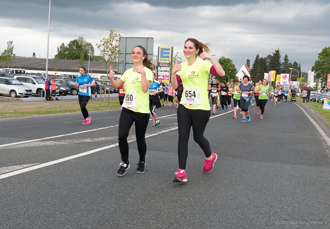 Foto: Martin Zehrer - Nofi-Lauf 2017: Start am Stadtplatz und Ziel beim Siemens... 5,9 Kilometer durch Kemnath und rund herum. Mehr als 8000 Teilnehmer fanden sich in Kemnath zusammen um die S 