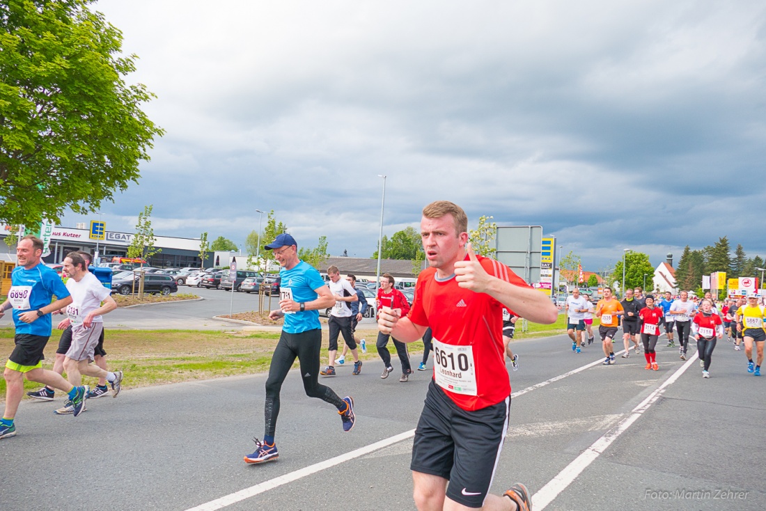Foto: Martin Zehrer - Nofi-Lauf 2017: Start am Stadtplatz und Ziel beim Siemens... 5,9 Kilometer durch Kemnath und rund herum. Mehr als 8000 Teilnehmer fanden sich in Kemnath zusammen um die S 