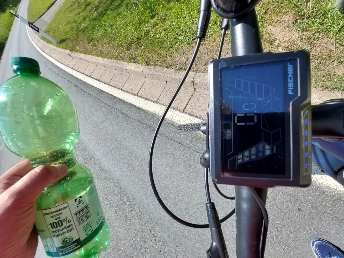 Foto: Martin Zehrer - Radtour nach Bayreuth: <br />
1,5 Liter auf 19 Kilometer, kurz vor dem Mörderberg zwischen Weidenberg und Bayreuth ;-) 