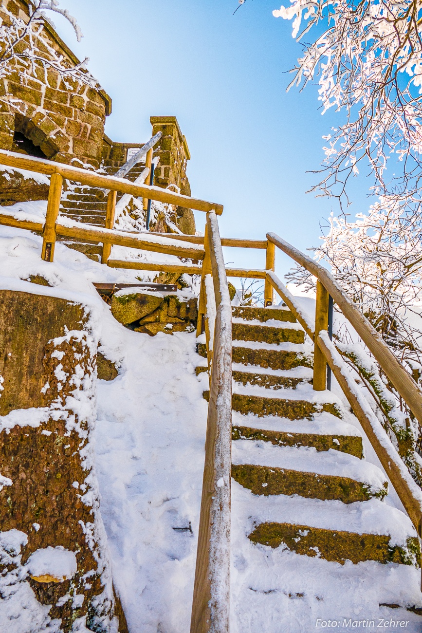 Foto: Martin Zehrer - Die Stein-Treppen zum Kösseine-Aussichtsturm hoch... Gleich sind wir oben angekommen...<br />
<br />
14.02.2018 