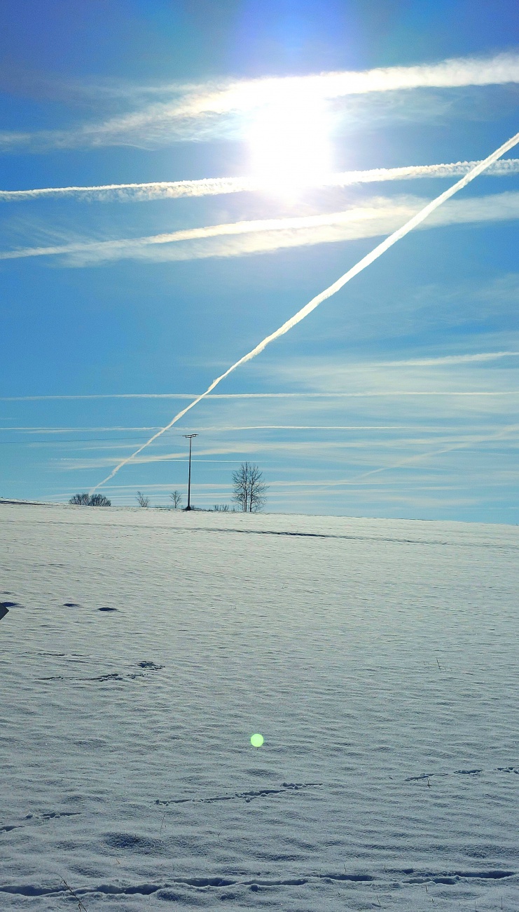 Winter-Wanderung um Kemnath. 
Herrlicher Sonnenschein,  schneebedeckte Wiesen/Äcker und die ersten Vögel hört man singen. 

Bei ca. +3 Grad Temperatur ein sehr angenehmes Wetter zum Genießen. 