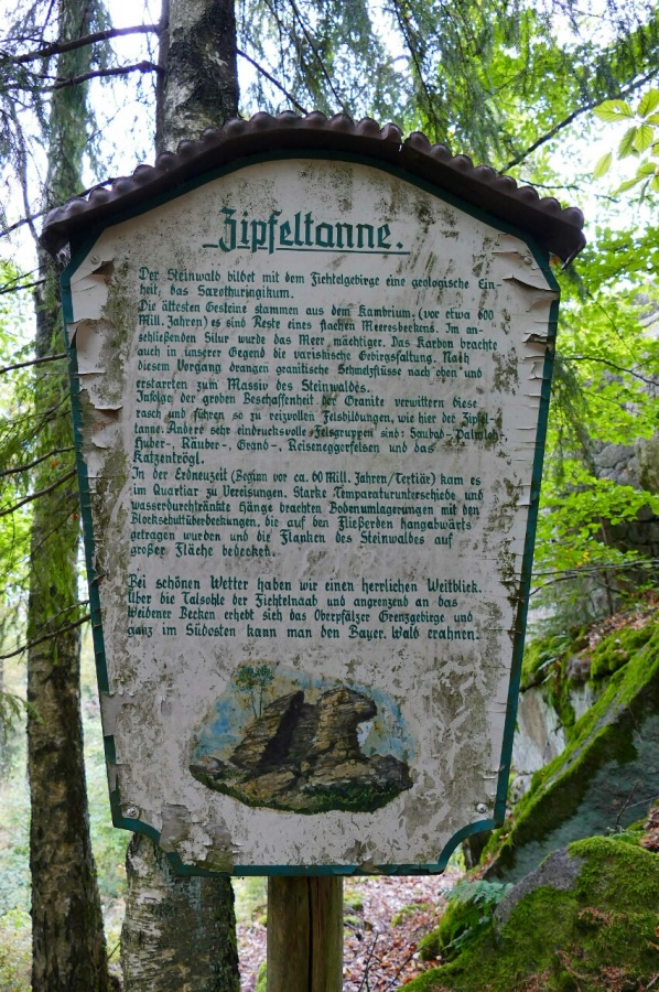 Foto: Martin Zehrer - Wandern im Steinwald<br />
<br />
Diese Tafel ist am Felsen zur Zipfeltanne zu finden... 