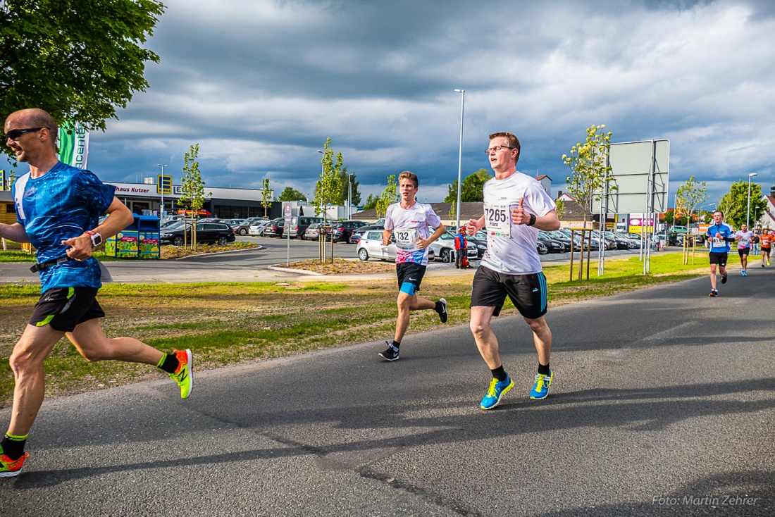 Foto: Martin Zehrer - Nofi-Lauf 2017: Start am Stadtplatz und Ziel beim Siemens... 5,9 Kilometer durch Kemnath und rund herum. Mehr als 8000 Teilnehmer fanden sich in Kemnath zusammen um die S 
