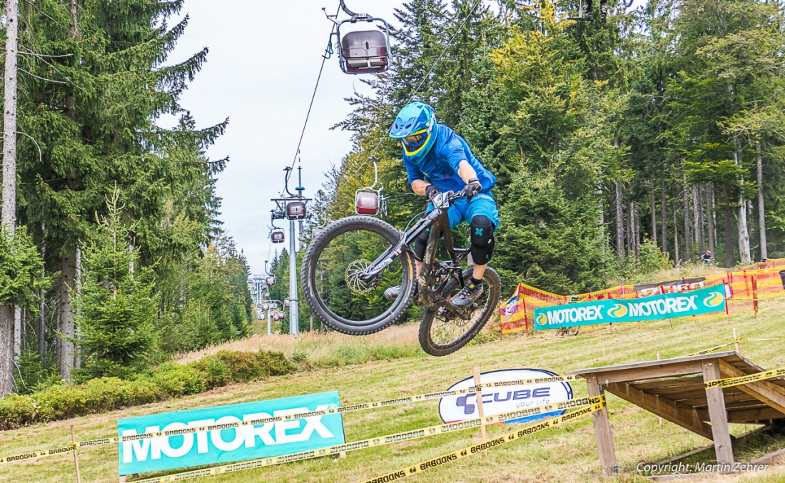 Foto: Martin Zehrer - Quer durch die Luft - Cross am Ochsenkopf! Wahnsinn!!! 