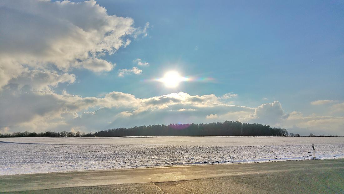 Foto: Jenny Müller - Spaziergang bei strahlendem Sonnenschein durch und um Kemnath am 10.01.2021 bei ca. -3 Grad. Einfach mal stehenbleiben und die Sonne im Gesicht genießen ;-) 