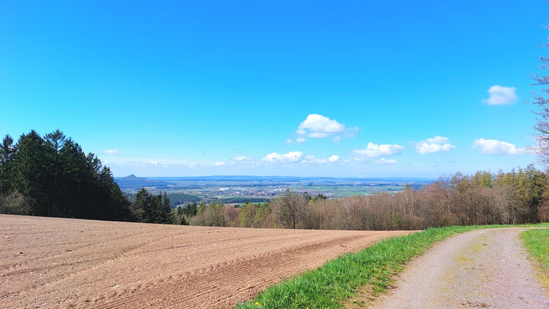 Foto: Martin Zehrer - Letzter April-Tag in 2023... <br />
Die Aussicht vom Armesberg übers kemnather Land ist heute unglaublich. 