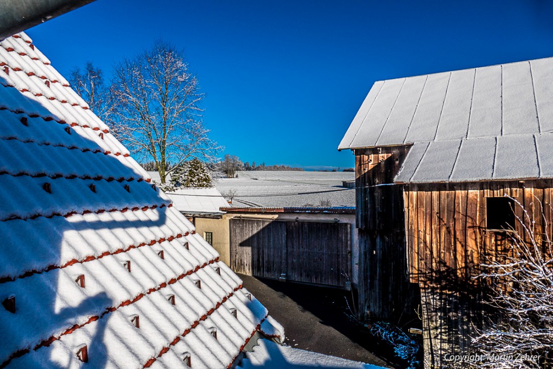 Foto: Martin Zehrer - 22. November 2015 - Der Winter ist da. Die Sonne lässt sich aber nicht vertreiben. Ein tief-blauer Himmel, weisse Landschaft, der Schnee hat alles in Beschlag genommen. N 