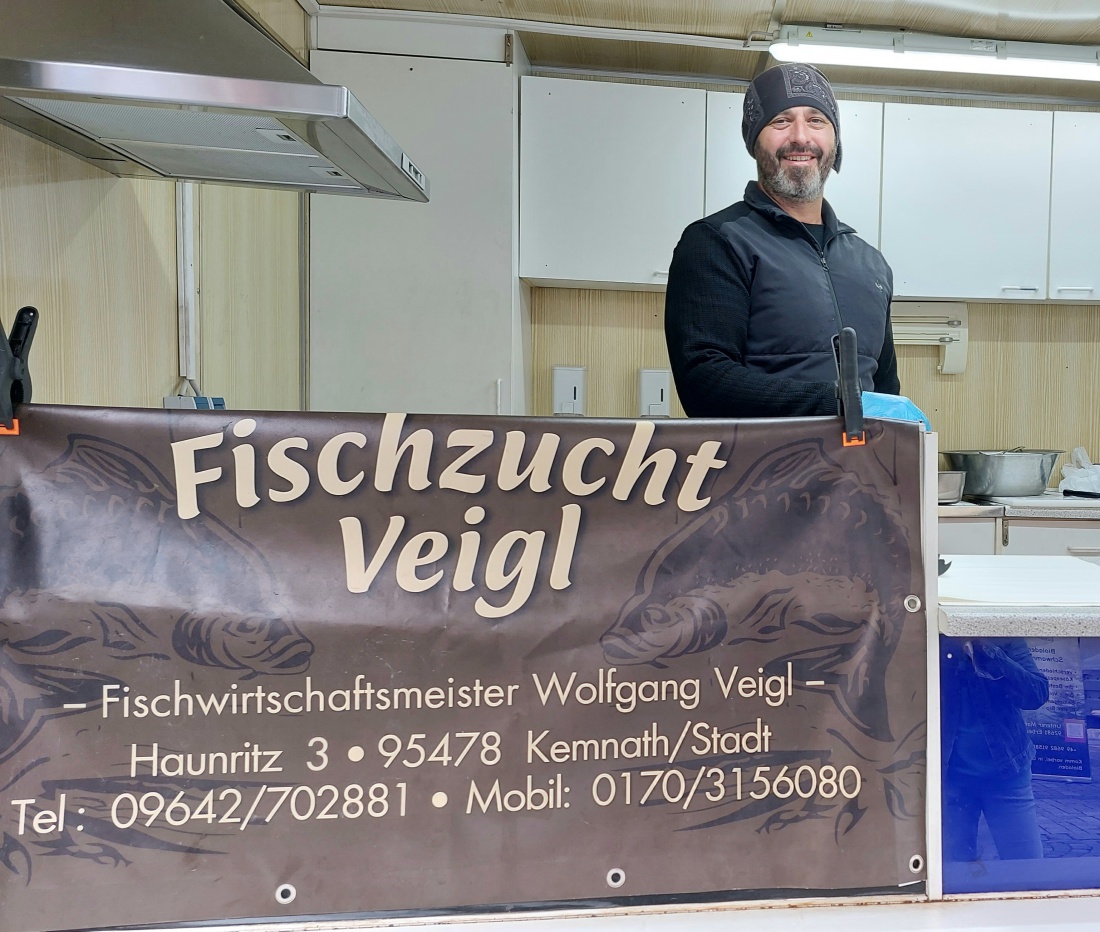 Foto: Martin Zehrer - Frischer Fisch aus der Region - Fischzucht Veigl auf dem Bauernmarkt Kemnath<br />
<br />
Wer auf dem Bauernmarkt in Kemnath einkauft, legt Wert auf regionale Qualität, Nachhaltigk 