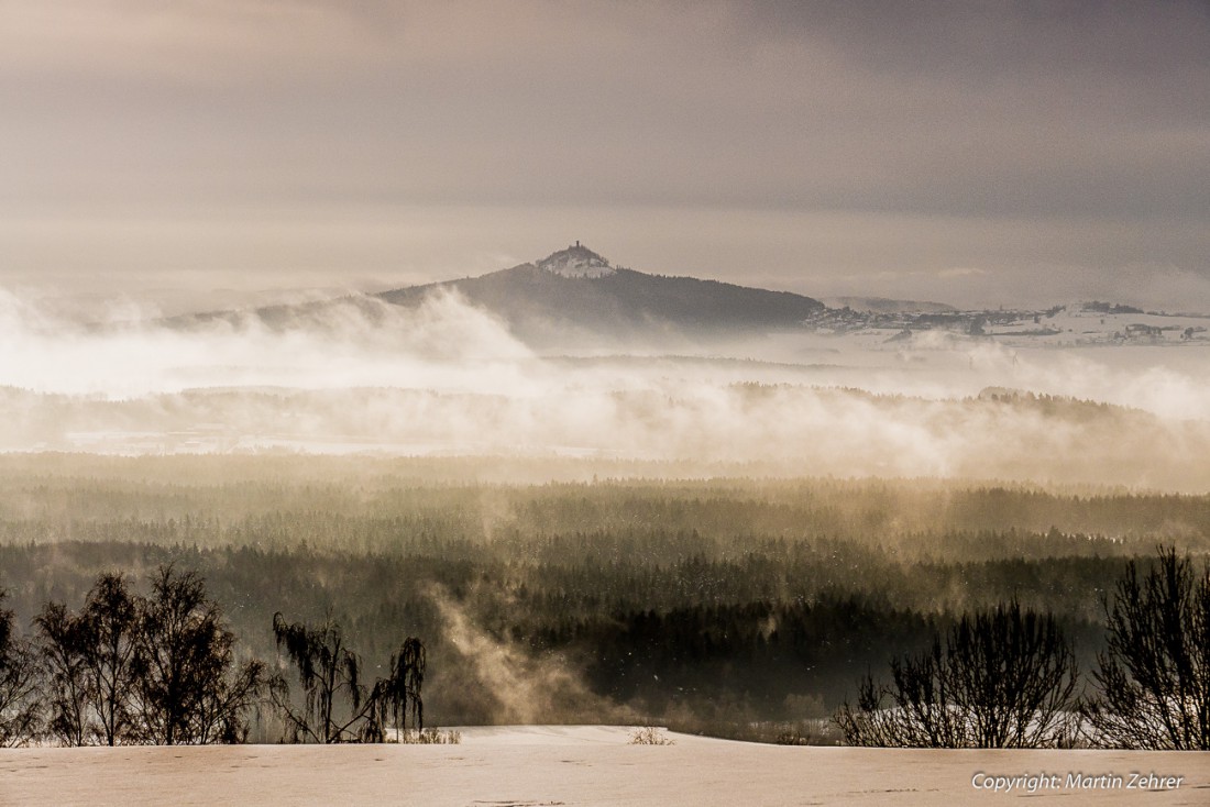 Foto: Martin Zehrer - Nebel-Träume<br />
<br />
Dieses Foto entstand am 24. Januar 2016 oberhalb von der Gaststätte Hubertushof Poppenberg. 