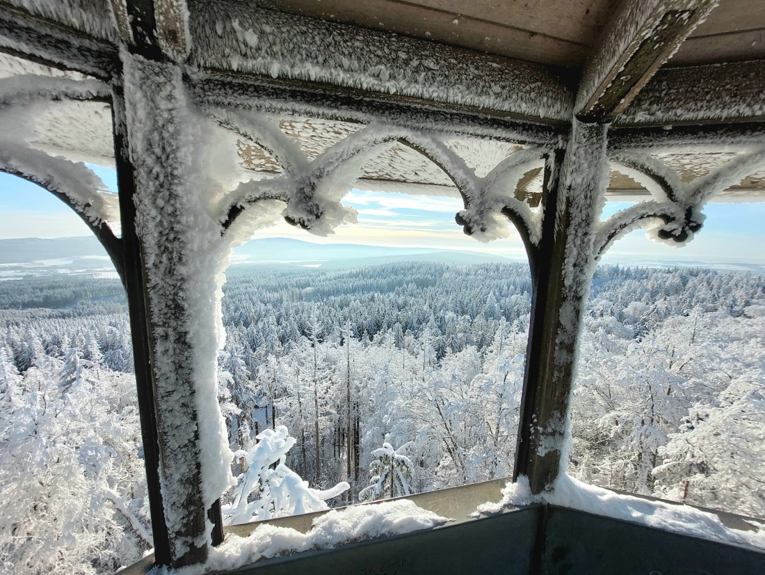 Foto: Martin Zehrer - Wunderschöne Winterzeit am 13. Dezember 2022, am Waldstein.<br />
<br />
Es war ein extrem sonniger, klarer Tag am Waldstein im Fichtelgebirge.<br />
Die Temperatur ging von Früh -16 Gr 