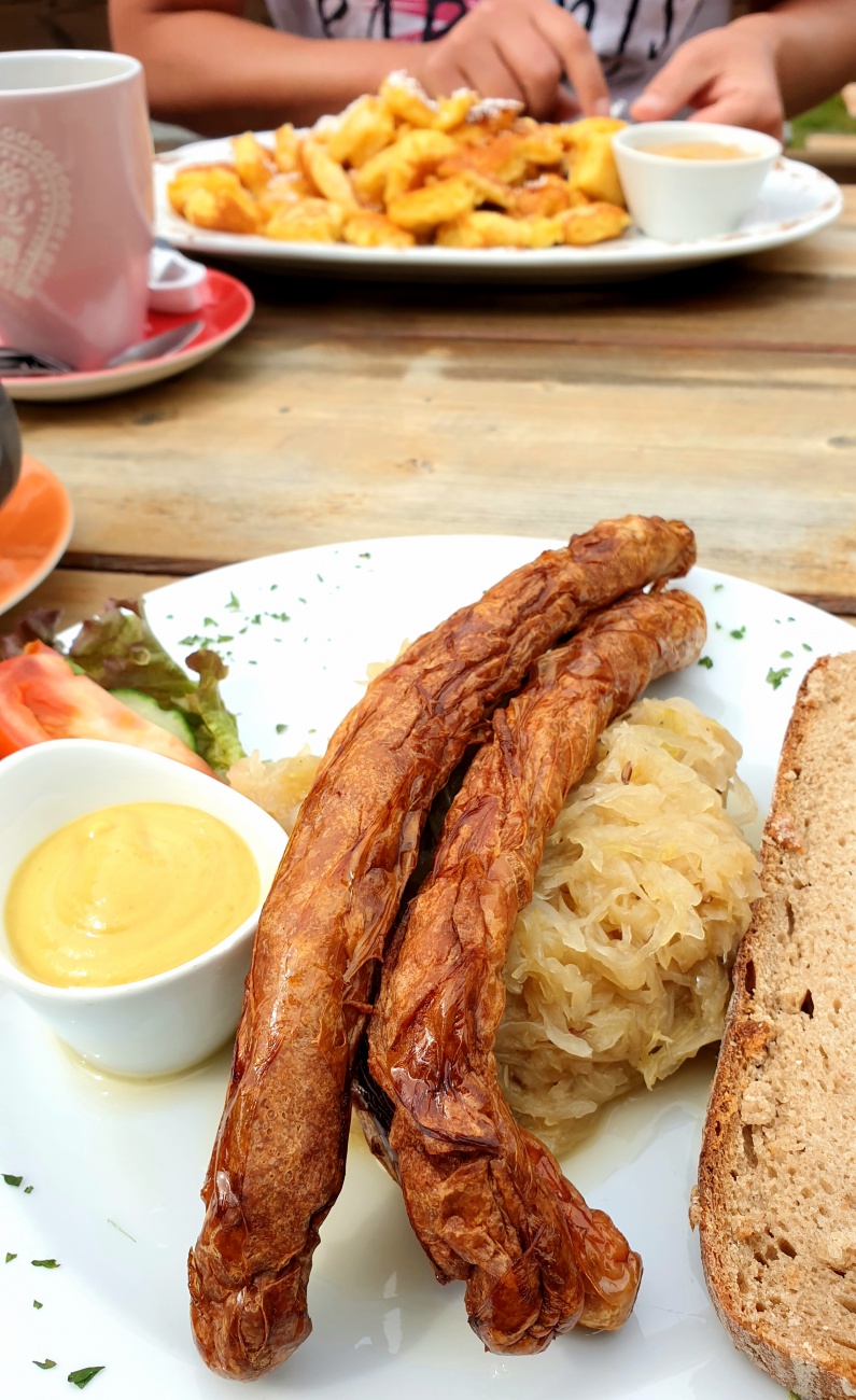 Foto: Martin Zehrer - Erst von Fichtelberg aus raufwandern - dann gibts Brotzeit am Seehaus...<br />
<br />
Bratwürste mit Kraut!!! 