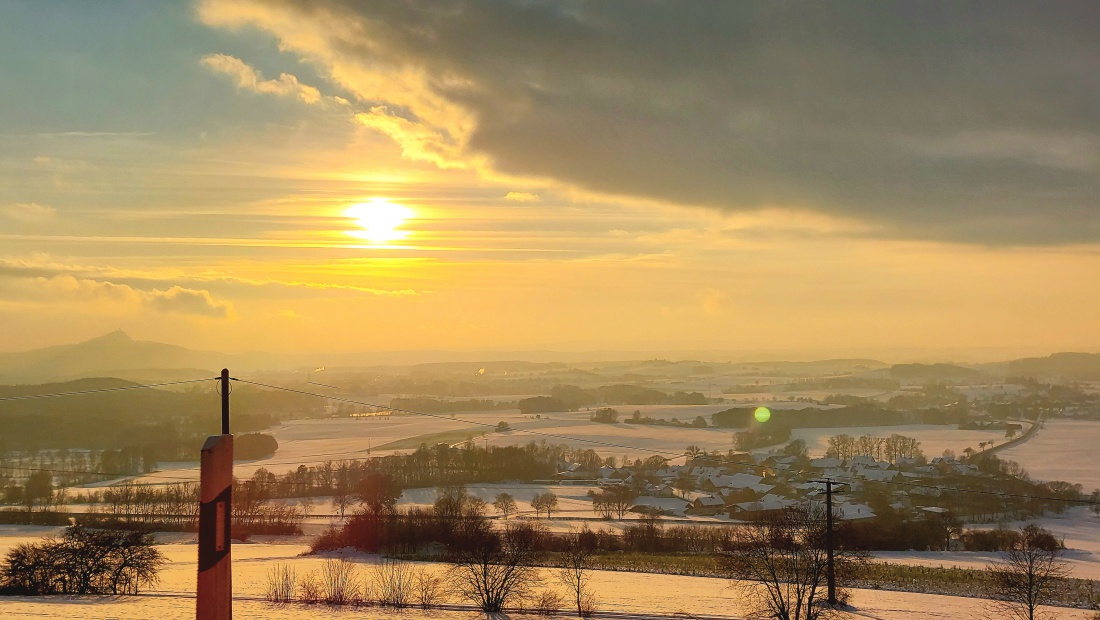 Foto: Martin Zehrer - Am Zinster Hügel... unglaubliche Farben zum Feierabend... <br />
<br />
Es hatte heute so um die 0 Grad Temperatur, Nachts, von Donnerstag auf Freitag fiel die Temperatur auf minus 