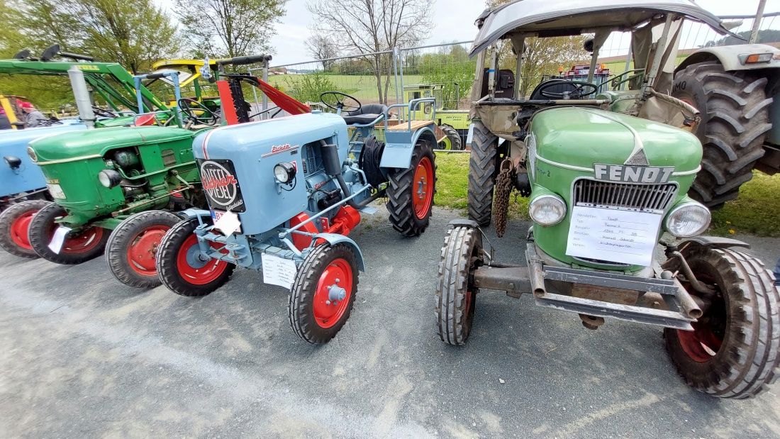 Foto: Martin Zehrer - Bulldogtreffen in Kirchenpingarten am 7. Mai 2023.<br />
Über 300 Bulldog waren da, die Zuschauer genossen dieses best organisierte Fest.<br />
Es gab unglaublich viele historische 