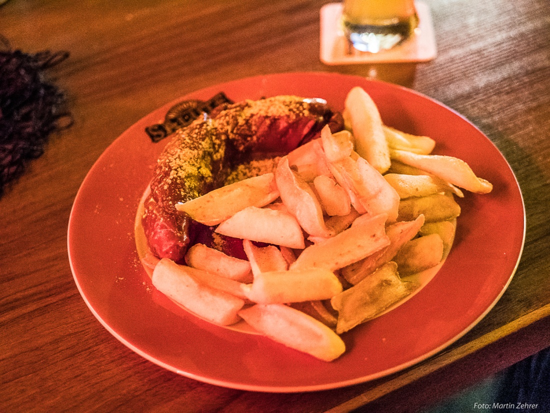 Foto: Martin Zehrer - Salute - Currywurst im Salute Rothenstadt... Guten Appetit! 