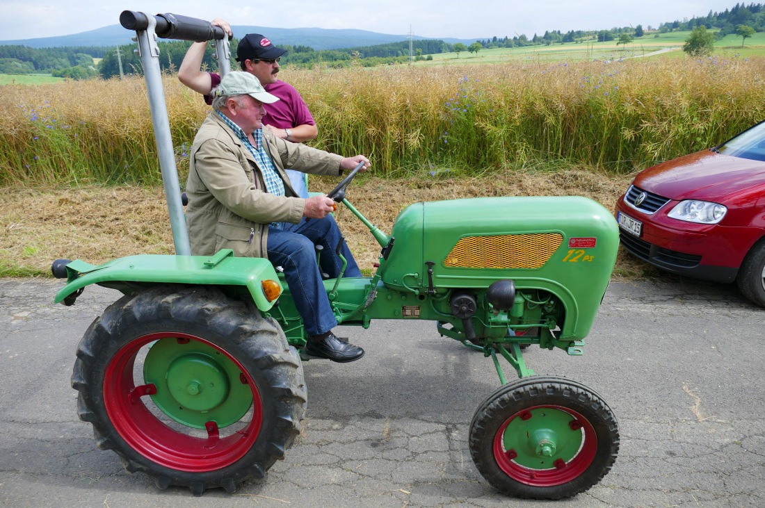 Foto: Martin Zehrer - Traktortreffen 2016 in Oberwappenöst<br />
Trotz Regen am Vormittag kamen an diesem Sonntag ca. 120 Oldtimer-Bulldogs und unzählige Besucher. Zum Mittag hin klarte das Wetter  