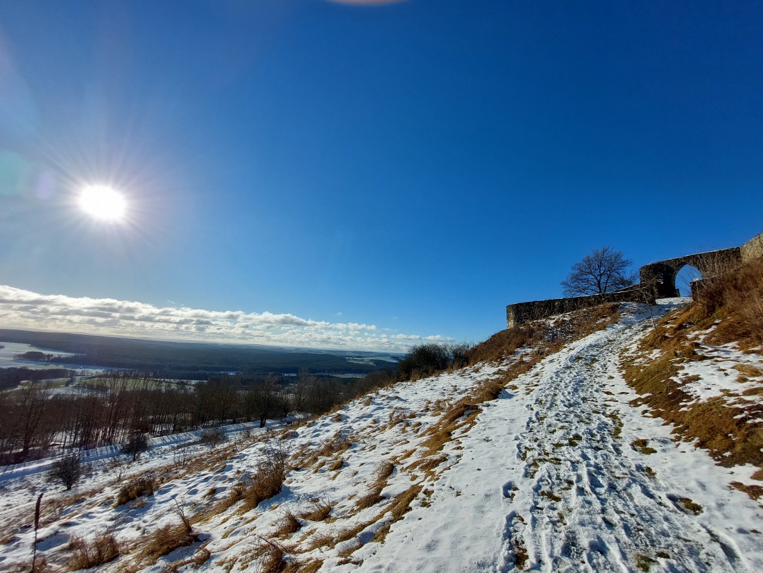 Foto: Martin Zehrer - Herrliche Winter-Wanderung zum waldecker Schlossberg.<br />
Sonne, blauer Himmel und ein Rucksack mit guter Brotzeit.<br />
Was für ein wunderschöner Tag zu zweit! :-) 