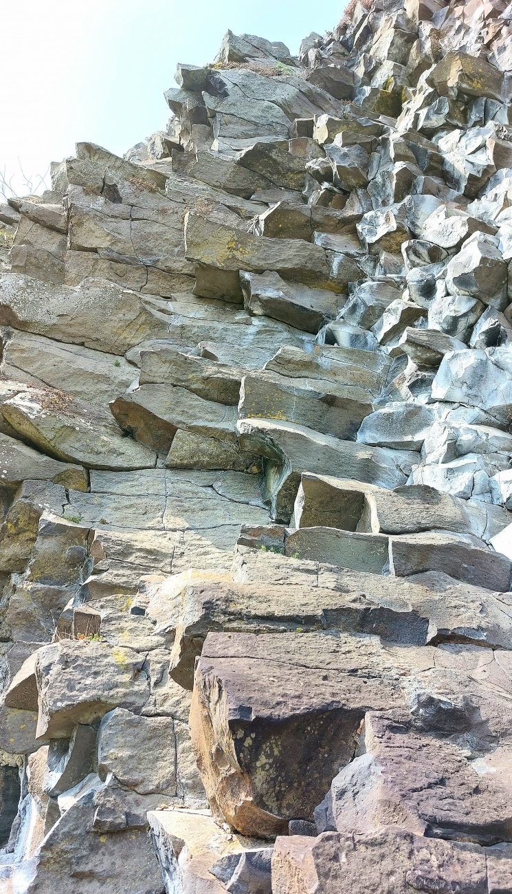 Sonderbare Basalt-Stein-Formationen am Vulkankegel bei Parkstein 