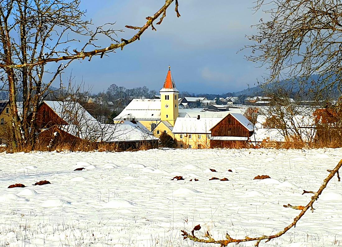 Foto: Martin Zehrer - Die Kirche von Kirchenpingarten...<br />
 dieses Foto entstand am 31. Dezember 2020. Zum Nachmittag kam die Sonne hervor und der Himmel ging in blau über. 