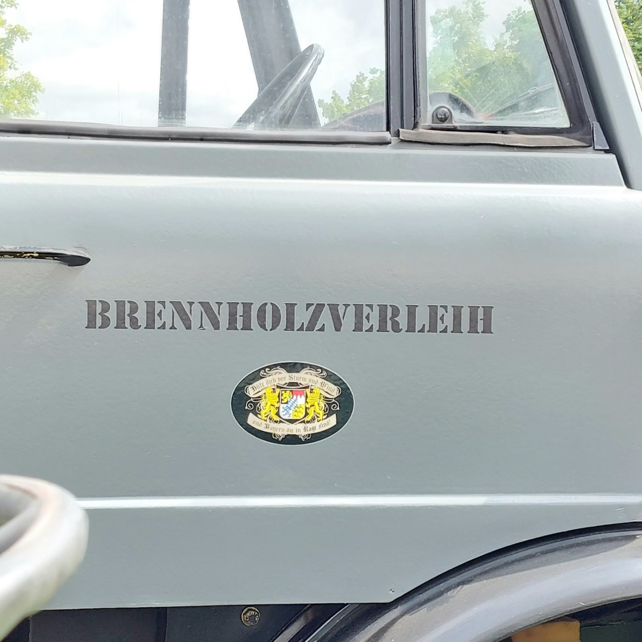 Foto: Martin Zehrer - Genial... Brennholz zum ausleihen :-) 