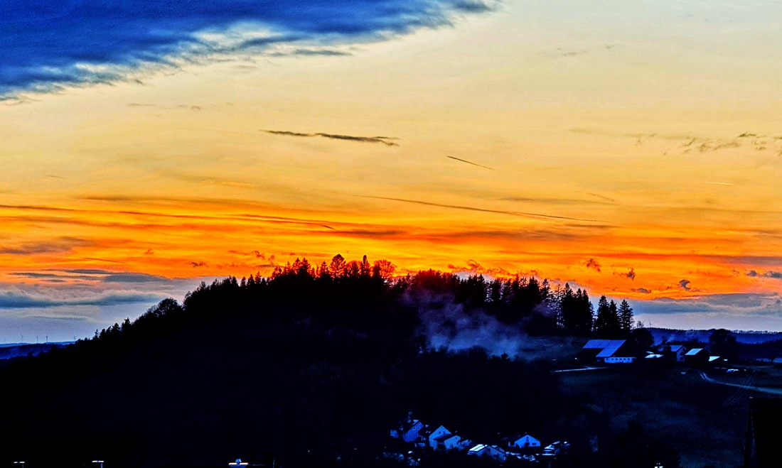 Foto: Jennifer Müller - Der Anzenstein brennt ;-) Von Waldeck aus hatten wir einen tollen Blick auf den Sonnenuntergang.  