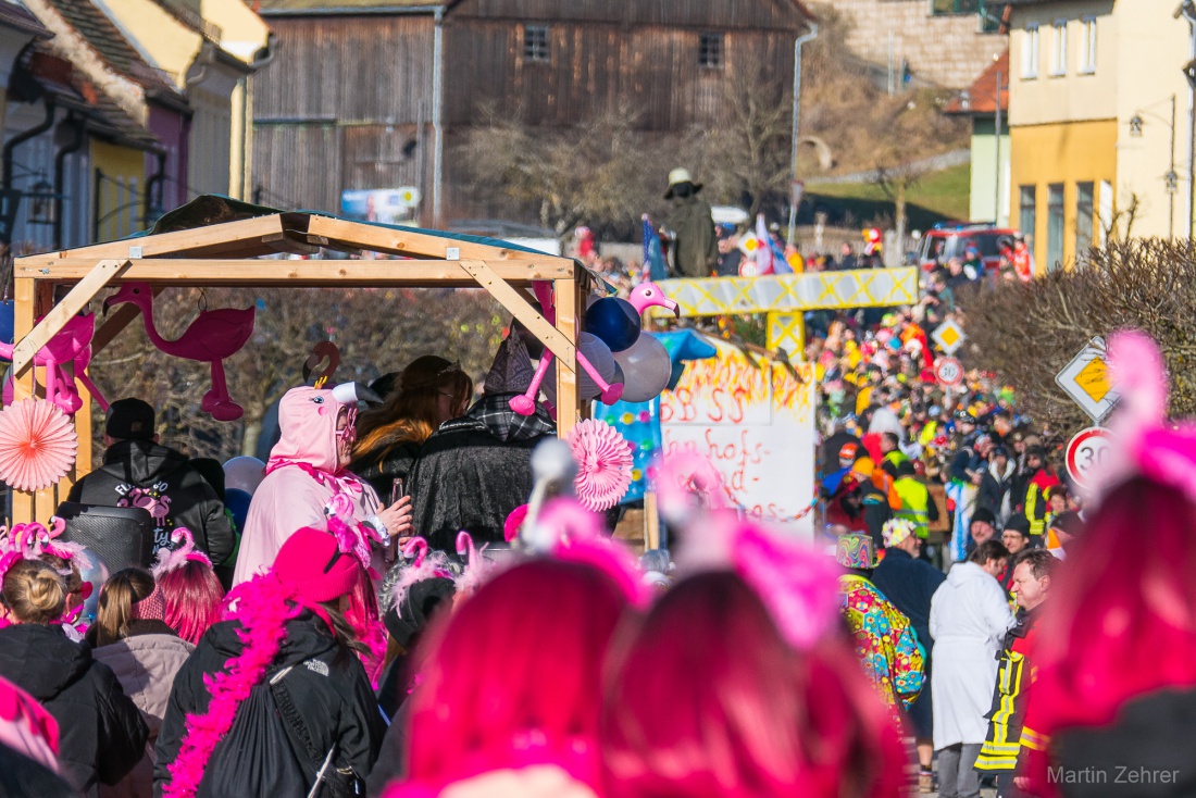 Faschingszug durch Waldeck 2026 - WCV Helau!!!

Am 15. Februar 2026 war es wieder soweit. Tausende Besucher jubelten den Narren zu, das Wetter wurde wie bestellt, wunderschön. Die Sonne strahlte und alle Menschen waren voller Faschings-Laune. WCV Helau!!!!
