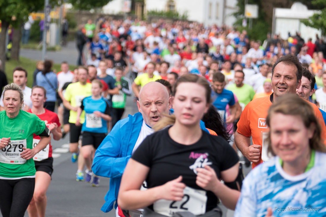 Foto: Martin Zehrer - Nofi-Lauf 2017: Start am Stadtplatz und Ziel beim Siemens... 5,9 Kilometer durch Kemnath und rund herum. Mehr als 8000 Teilnehmer fanden sich in Kemnath zusammen um die S 