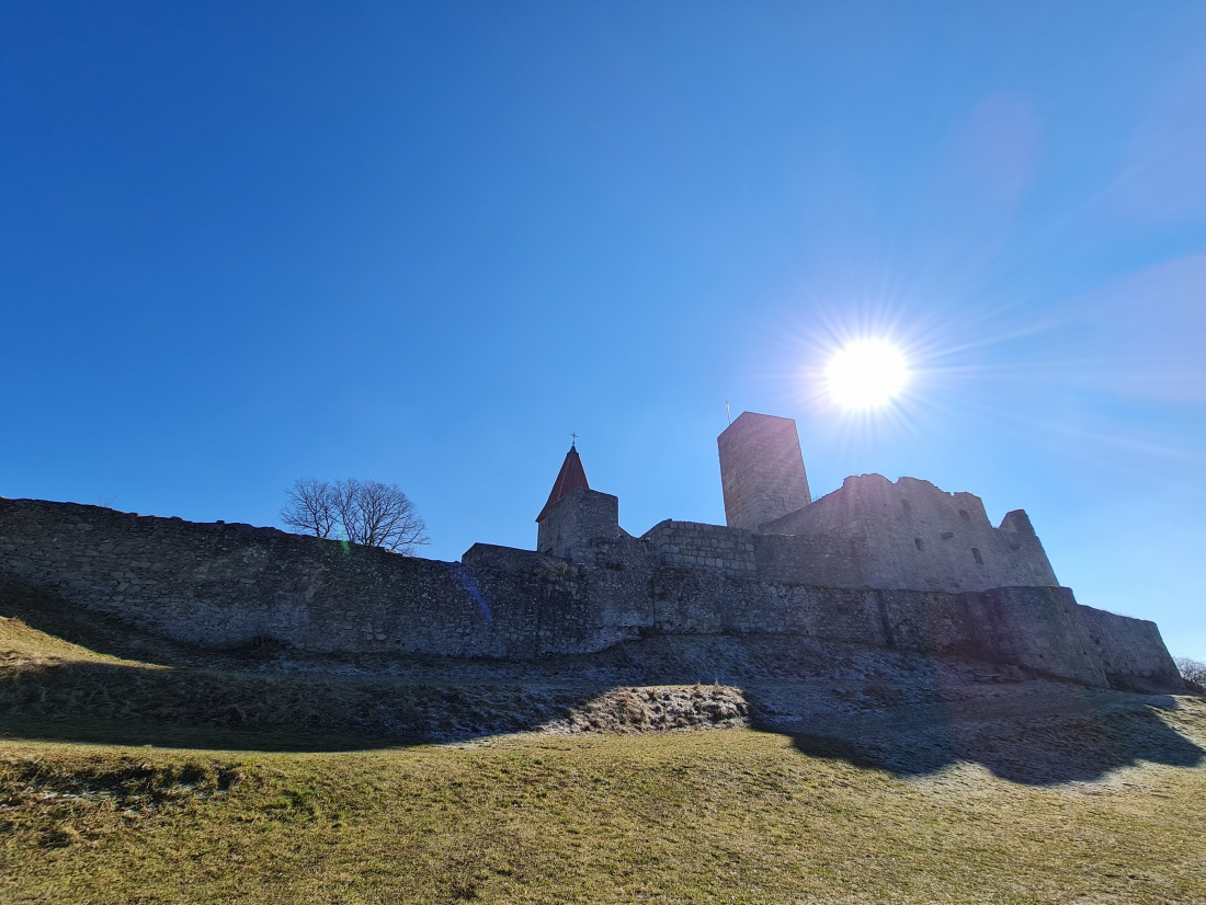 Foto: Jennifer Müller - Und wieder ein toller sonniger Frühlings-Sonntag. Hier ist die Burg Leuchtenberg zu sehen.  