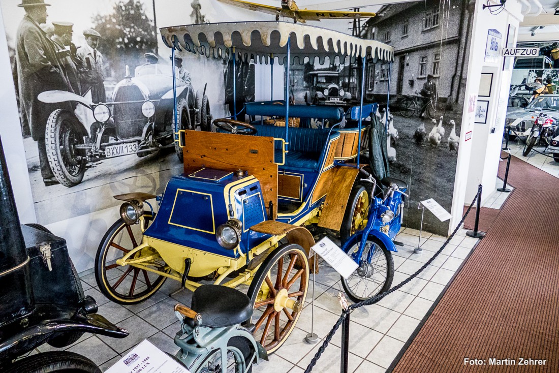 Foto: Martin Zehrer - Der Erste Weltkrieg wurde von 1914 bis 1918 geführt. Zu dieser Zeit fuhr dieses Fahrzeug bereits Jahrzehnte lang durch die Städte und Landschaften. Es ist das älteste Fah 