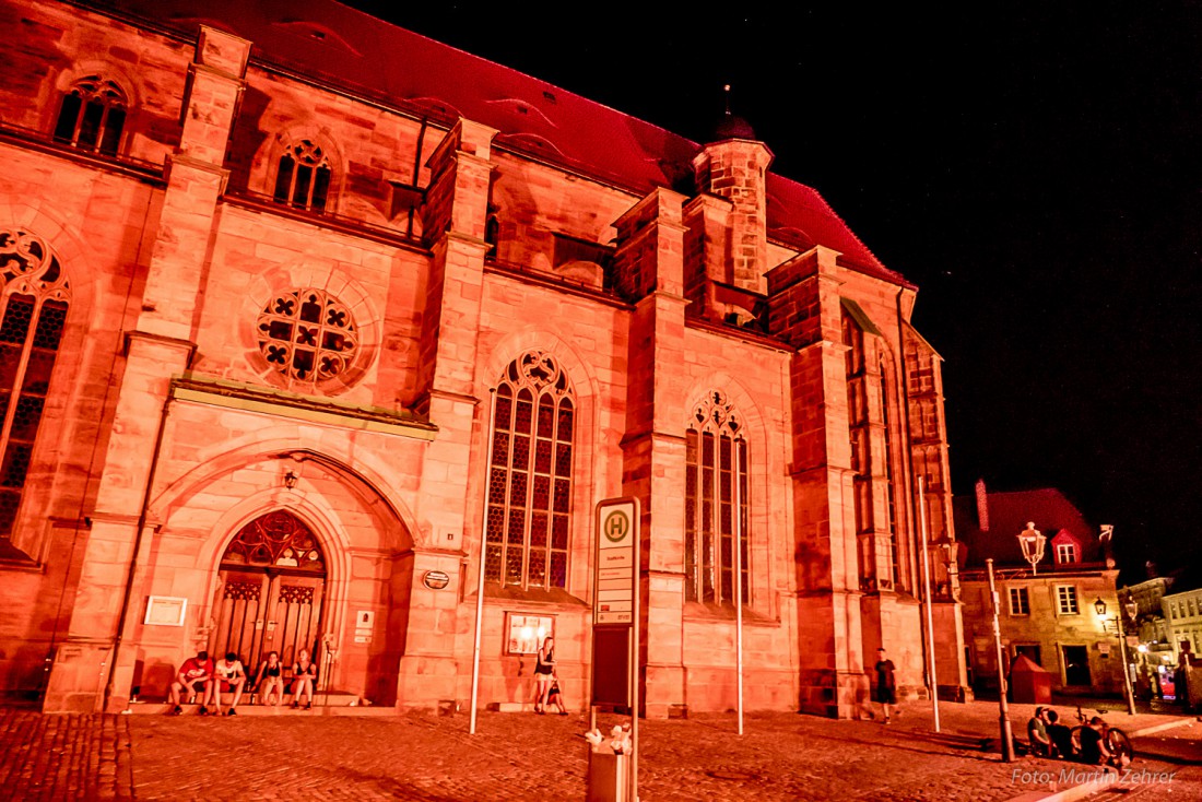 Foto: Martin Zehrer - Nachts um 2:45Uhr am Kircheneck in Bayreuth, viele Menschen genießen noch die lauhe Sommernacht am Freitag, vom 3 auf den 4 Juli 2015. Einmaliges Wetter für ein gelungene 