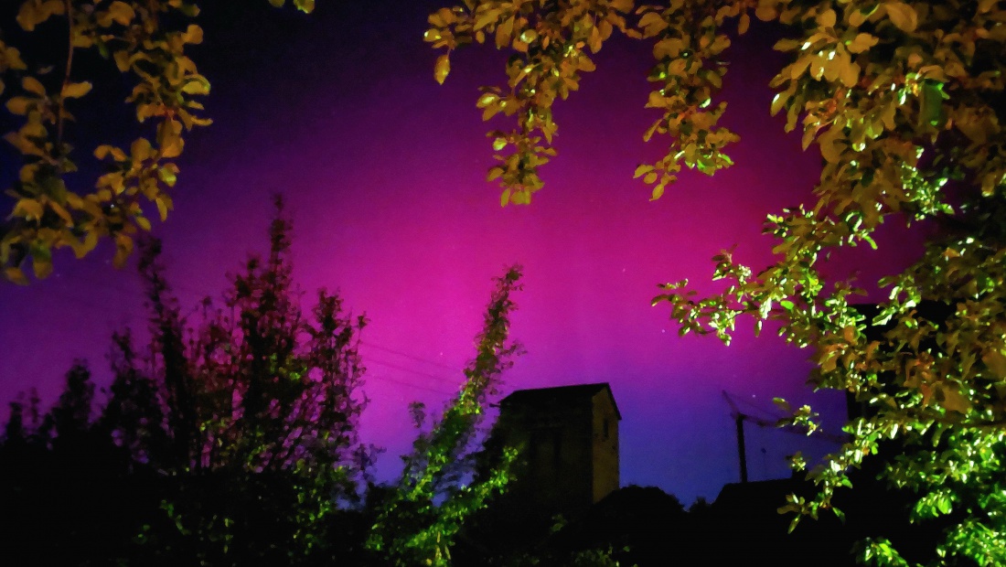 Foto: Martin Zehrer - Polarlichter über Kemnath. Dieses wunderschöne Schauspiel fand am 10. Mai 2024 um 22:17 Uhr statt.<br />
<br />
Danke L. S. R. für das wunderschöne und genüssliche Lagerfeuer-Zusam 