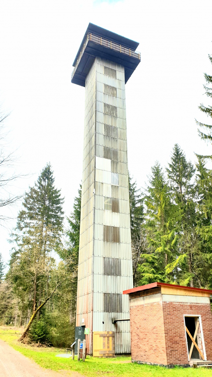 Foto: Martin Zehrer - Der über 40 Meter hohe Klausenturm bei Mehlmeisel.<br />
Er befindet sich unweit vom Wildgehege... 